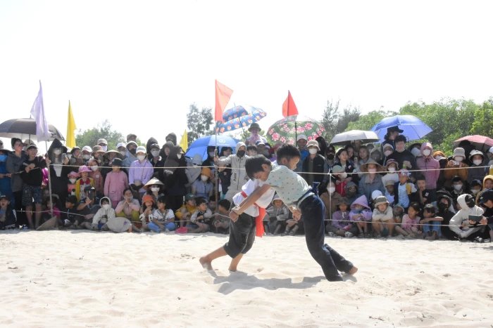 Sôi nổi, hào hứng hội vật làng Trung An