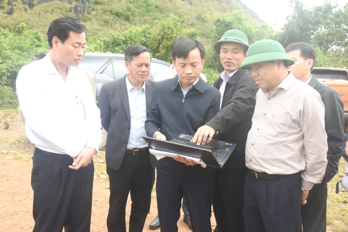 Đồng chí Phó Chủ tịch UBND tỉnh Lê Đức Tiến kiểm tra, khảo sát một số dự án trên địa bàn tỉnh