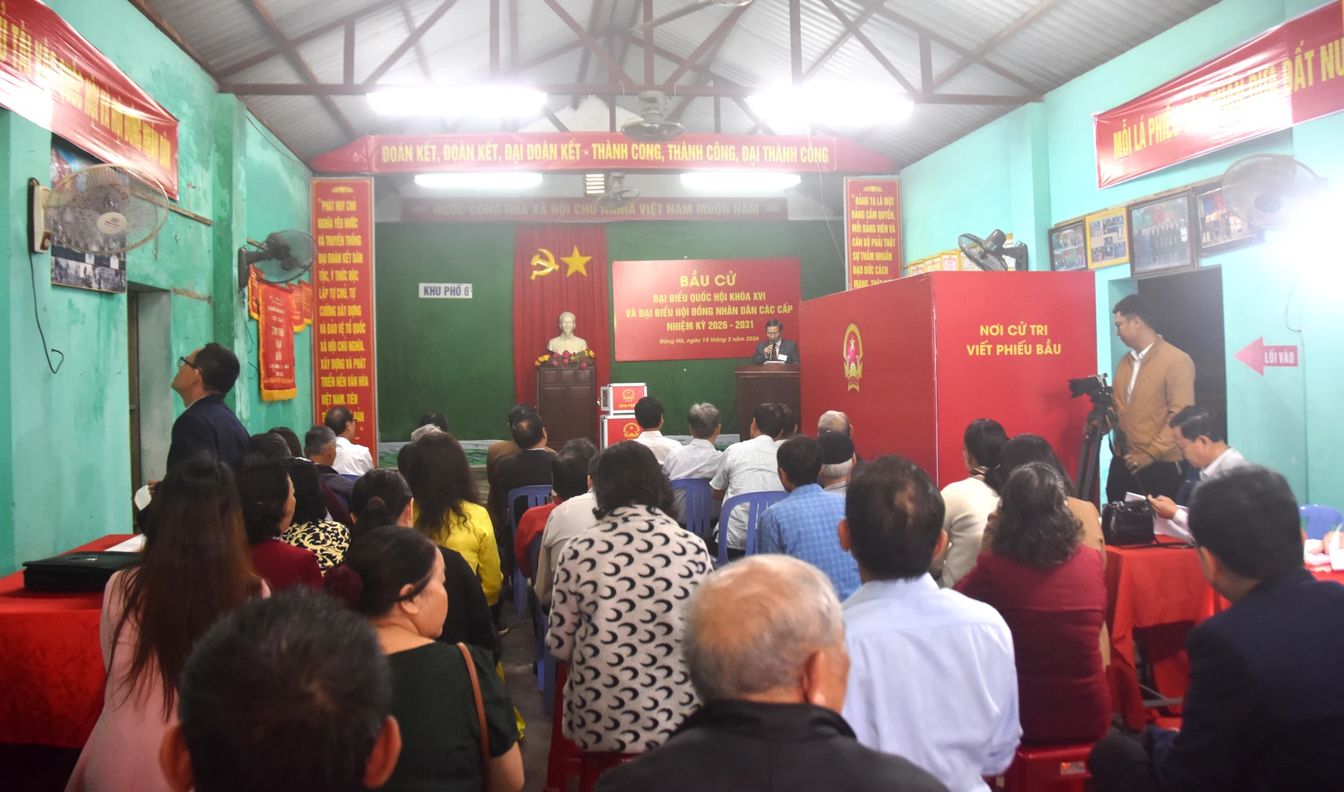 Khu vực bỏ phiếu số 14, thuộc khu phố 6, phường Đông Hà tổ chức khai mạc bầu cử - Ảnh: ĐV