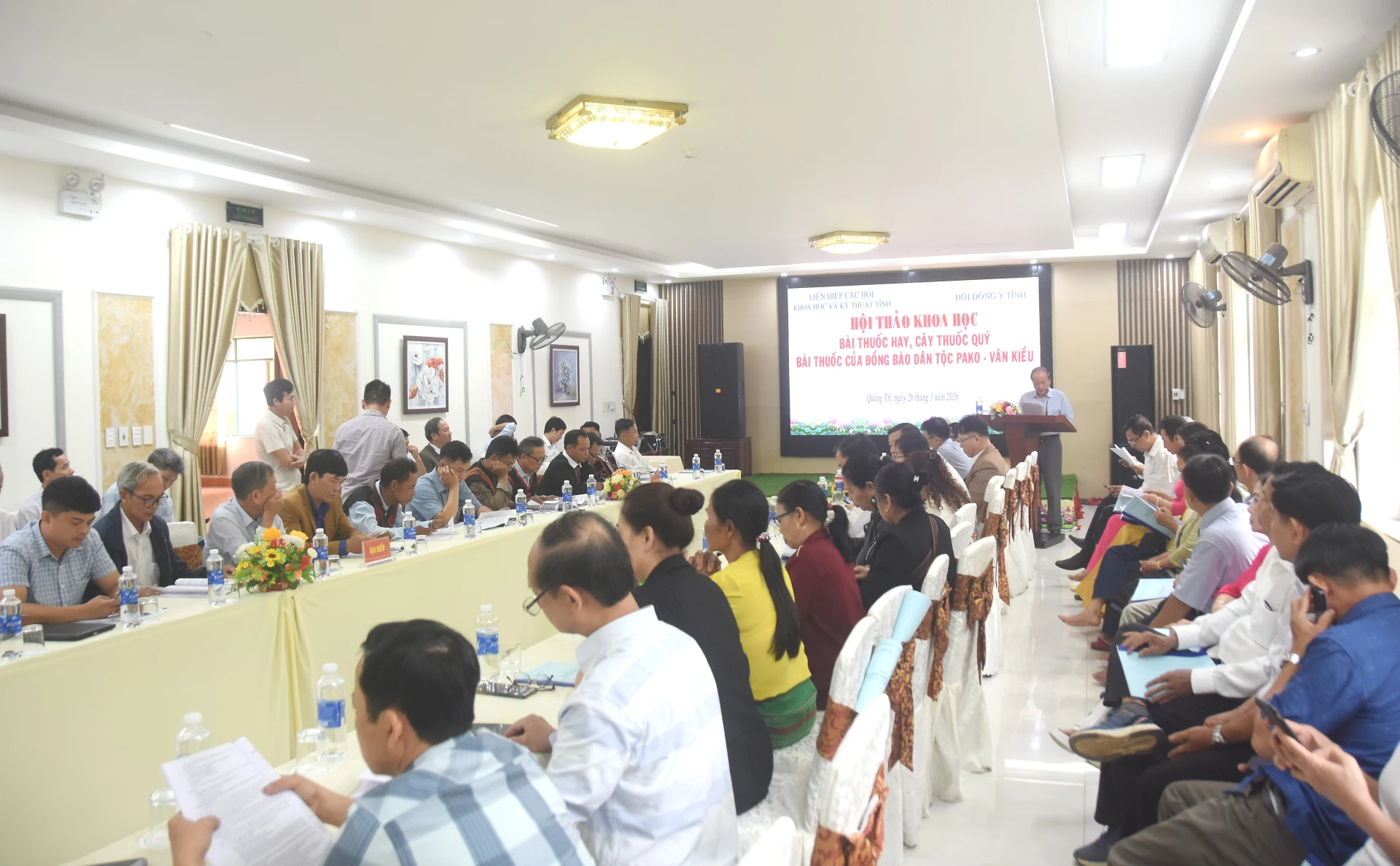  Hội thảo khoa học “Bài thuốc hay, cây thuốc quý, bài thuốc của đồng bào dân tộc Pa Kô - Vân Kiều” - Ảnh: ĐV