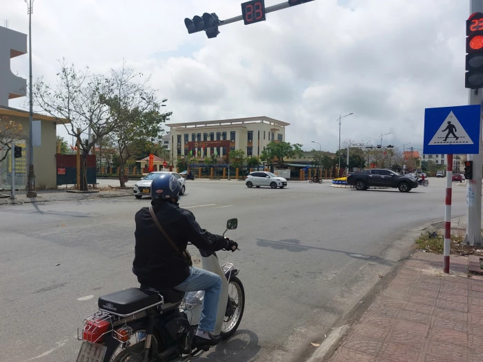 Vạch kẻ đường bị mờ tăng nguy cơ vi phạm giao thông