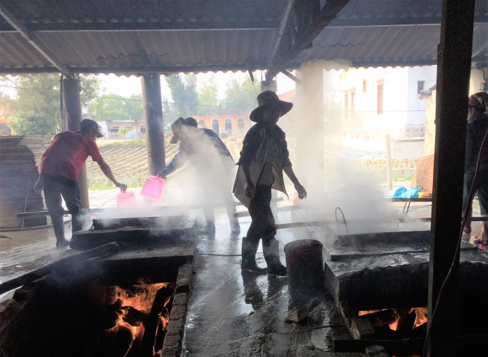 Giải quyết vấn đề ô nhiễm môi trường từ các cơ sở hấp, sấy cá