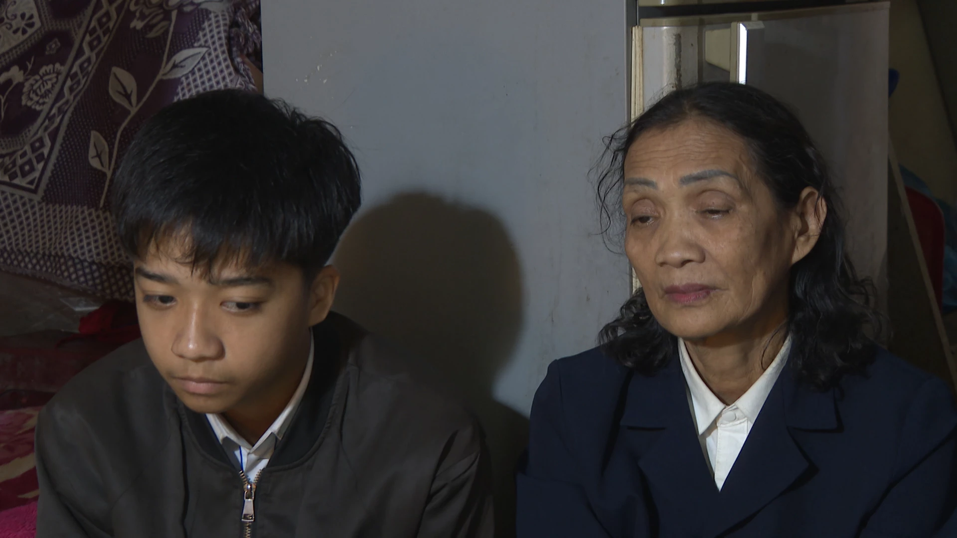  Hai bà cháu em Phan Nguyên Hưng cần lắm những vòng tay nhân ái của cộng đồng để tiếp tục vươn lên trong cuộc sống - Ảnh: Thùy Trang