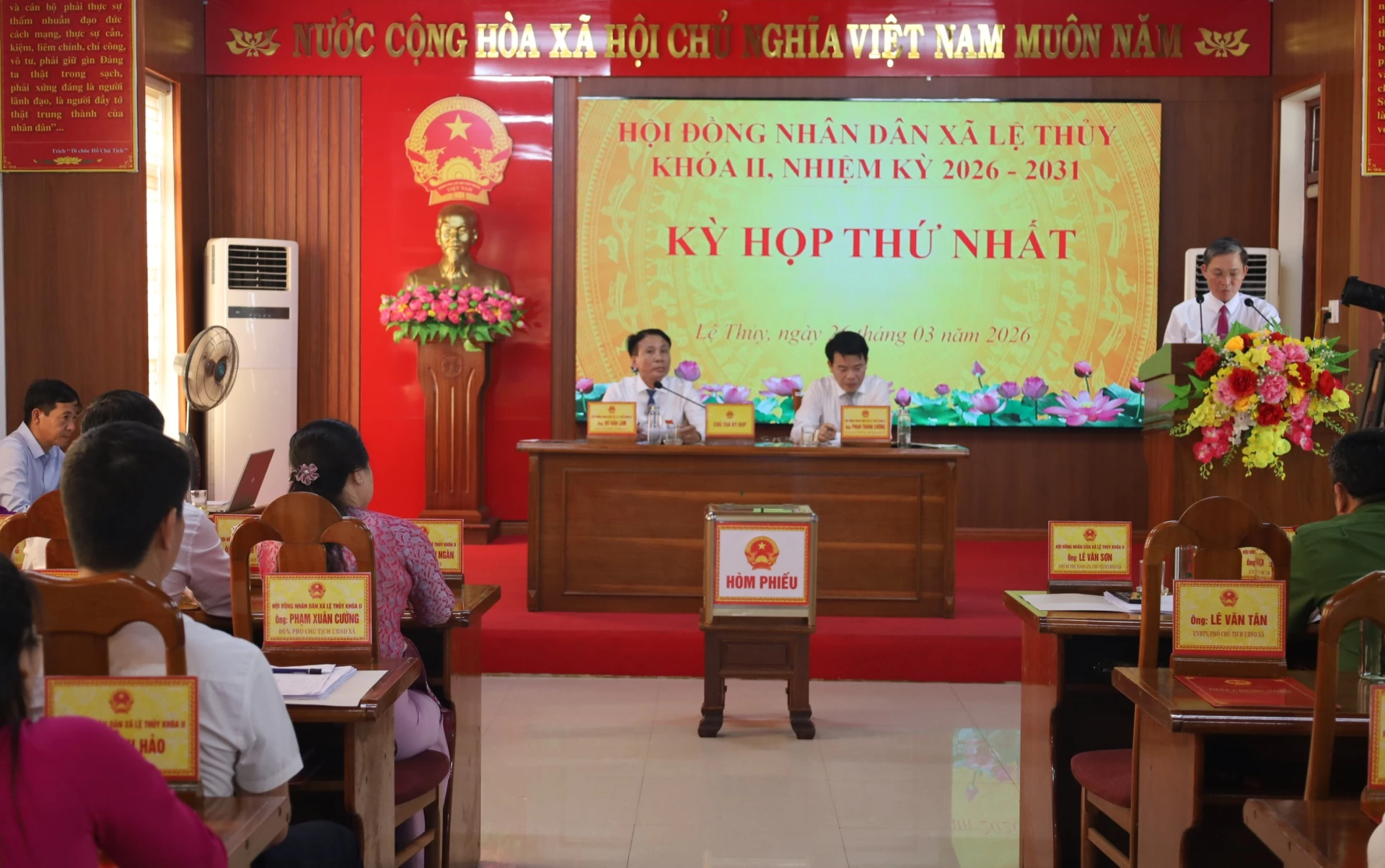 Toàn cảnh kỳ hop - Ảnh: H.C