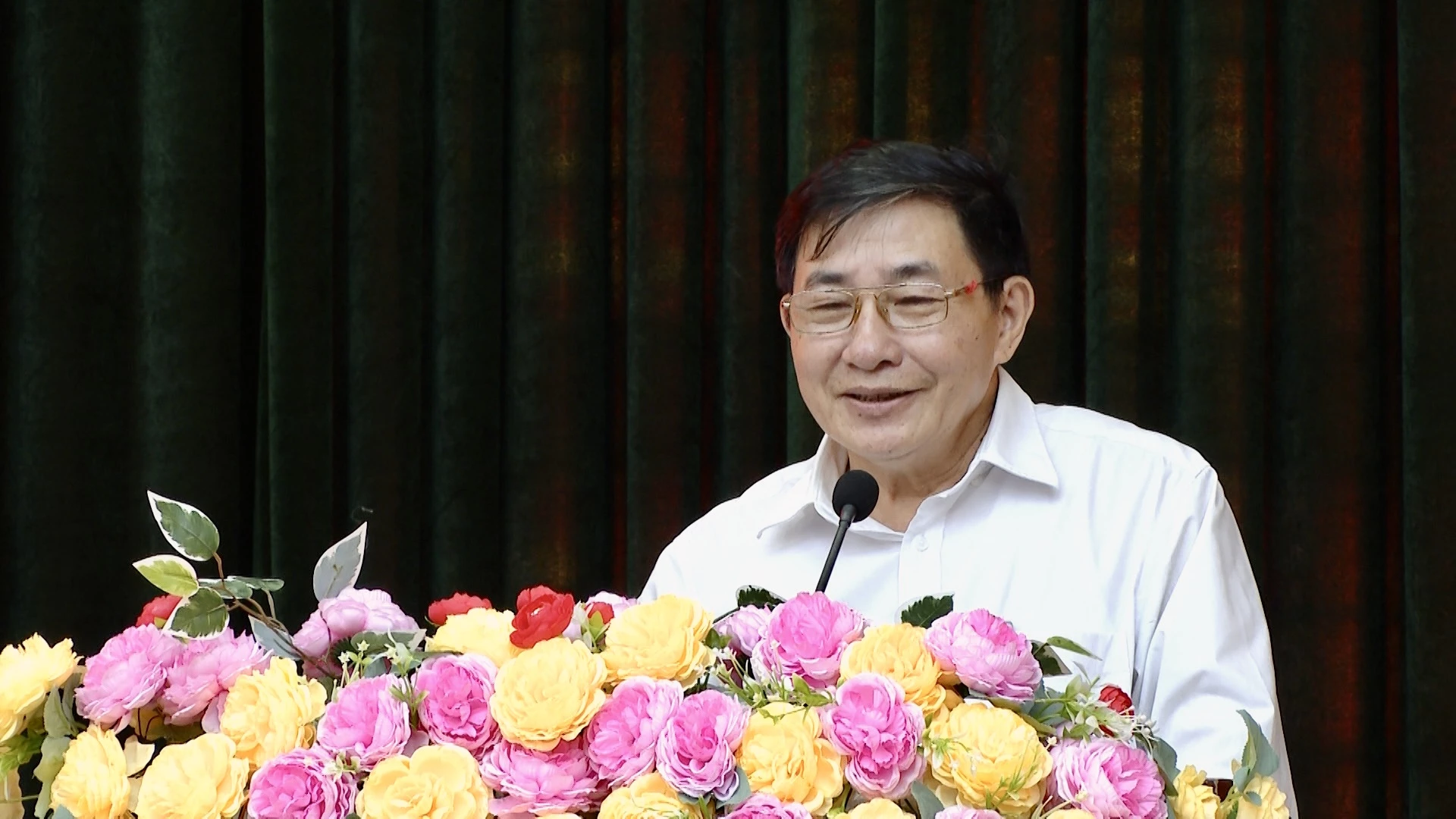 Cử tri phường Ba Đồn trình bày ý kiến tại hội nghị - Ảnh: H.N