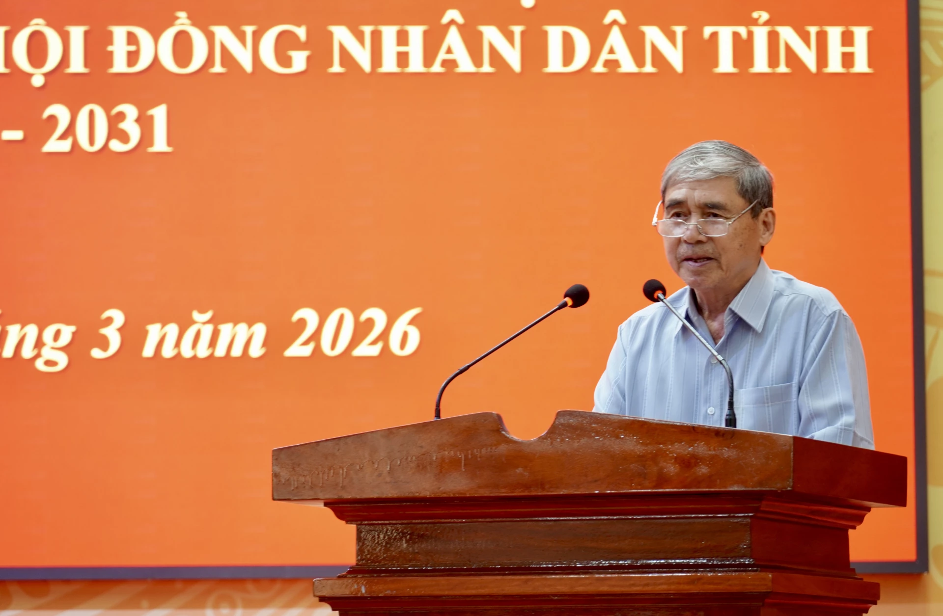 Cử tri xã Minh Hóa trình bày ý kiến tại hội nghị - Ảnh: H.N