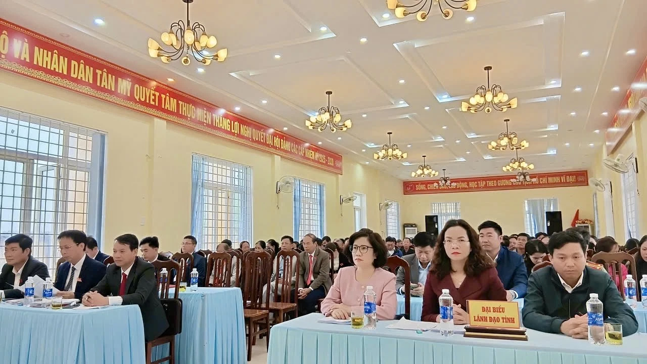 Các đại biểu dự kỳ họp.-Ảnh T.A