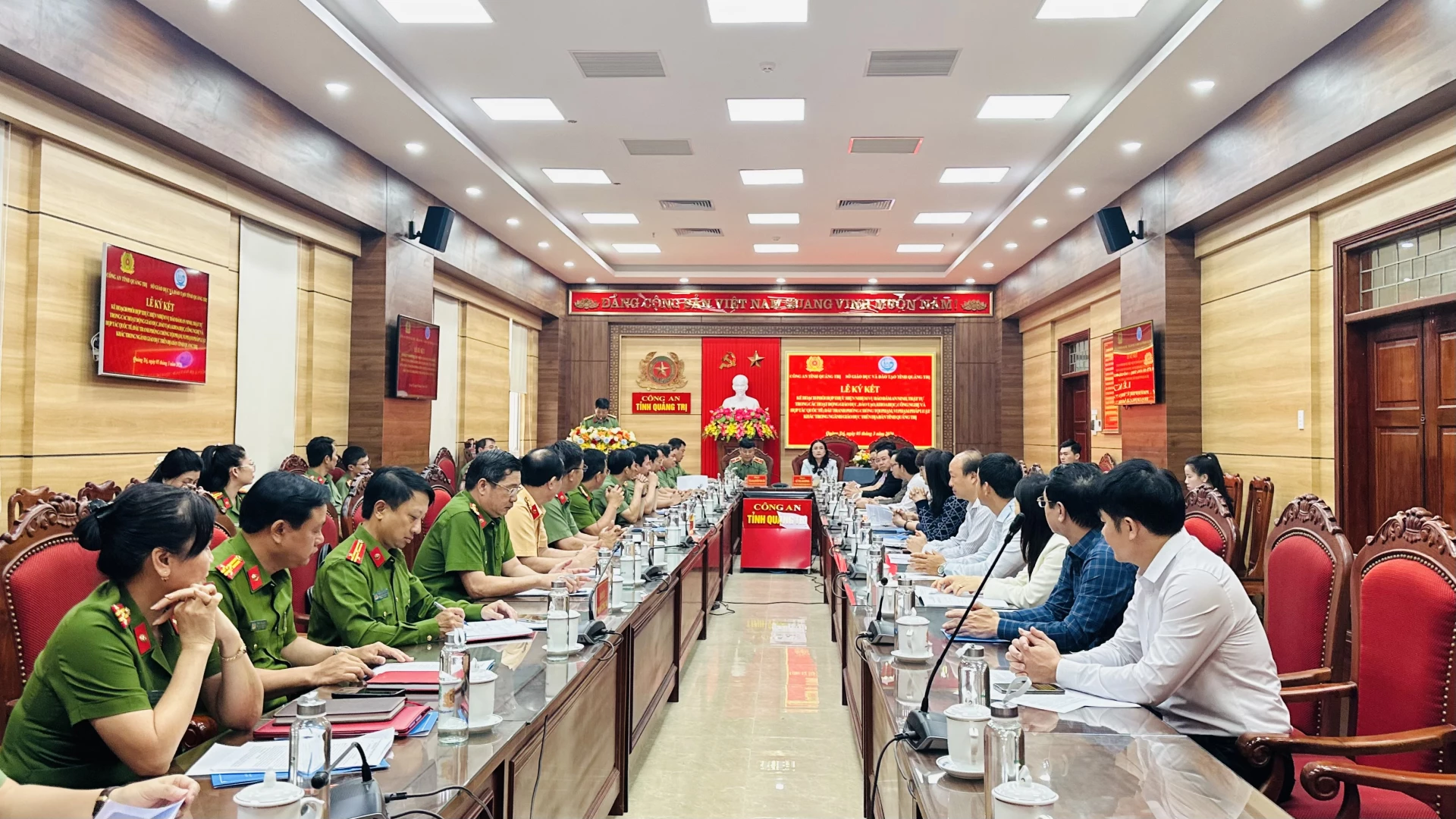 Quang cảnh hội nghị - Ảnh: B.N