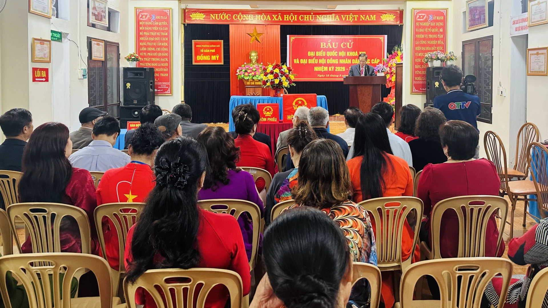 Quang cảnh buổi lễ khai mạc tại khu vực bỏ phiếu số 11, TDP Đồng Mỹ, phường Đồng Hới- Ảnh: B.N