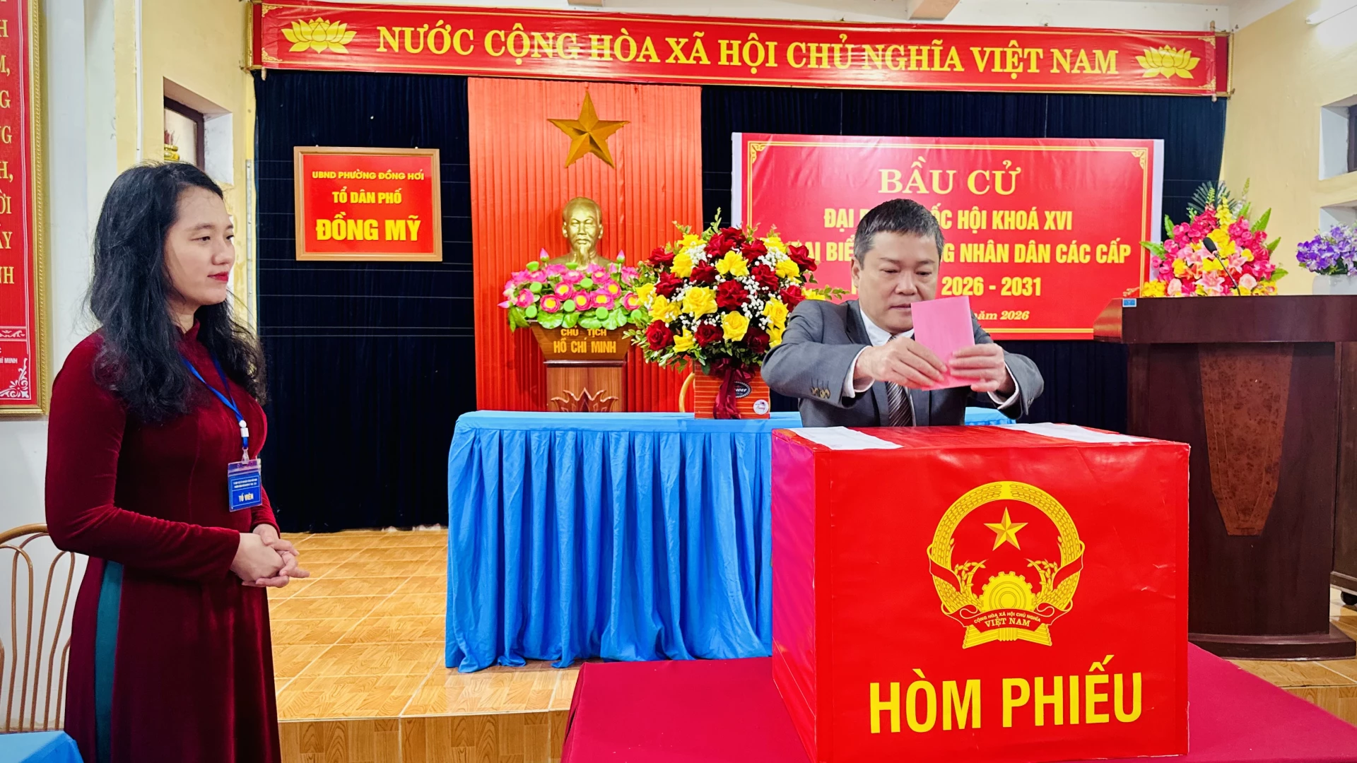 Đồng chí Phan Phong Phú, Phó Chủ tịch UBND tỉnh bỏ phiếu bầu cử Quốc hội khoá XVI và Hội đồng nhân dân các cấp, nhiệm kỳ 2026-2031 - Ảnh: B.N