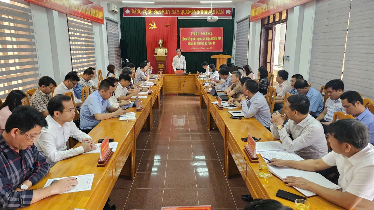 Toàn cảnh hội nghị công bố quyết định, kế hoạch kiểm tra của Ban Thường vụ Tỉnh ủy tại xã Minh Hóa - Ảnh: Phan Khiêm