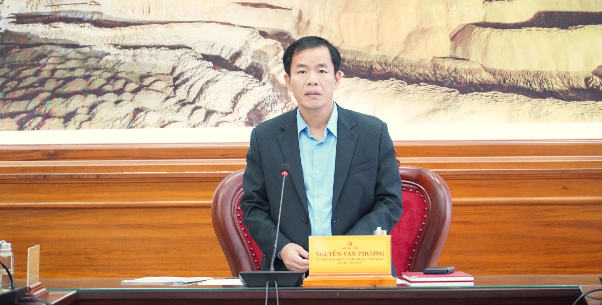 Đồng chí Nguyễn Văn Phương, Bí thư Tỉnh ủy lưu ý ngành NN-MT cần lưu ý ngành cần tập trung nguôn lực cho vấn đề nước sạch nông thôn, giảm nghèo bền vững - Ảnh: QV