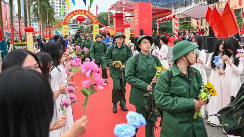 Các tân binh Hà Nội lên đường nhập ngũ.