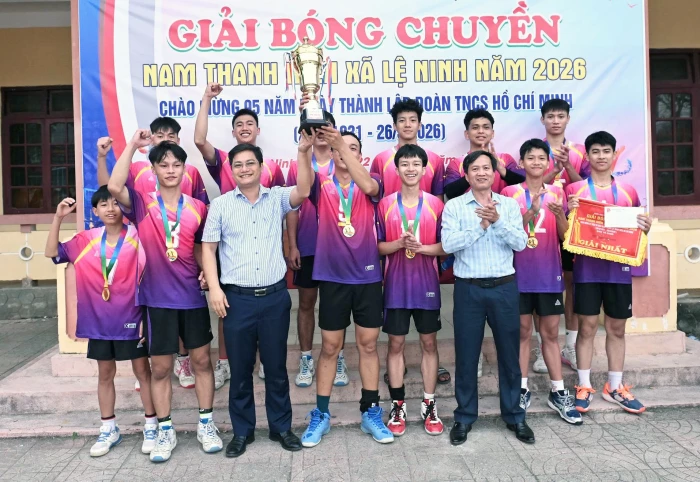 Sôi nổi giải bóng chuyền nam thanh niên xã Lệ Ninh