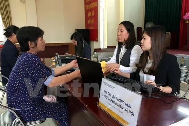 Tổ chức chi trả lương hưu. (Ảnh: PV/Vietnam+)