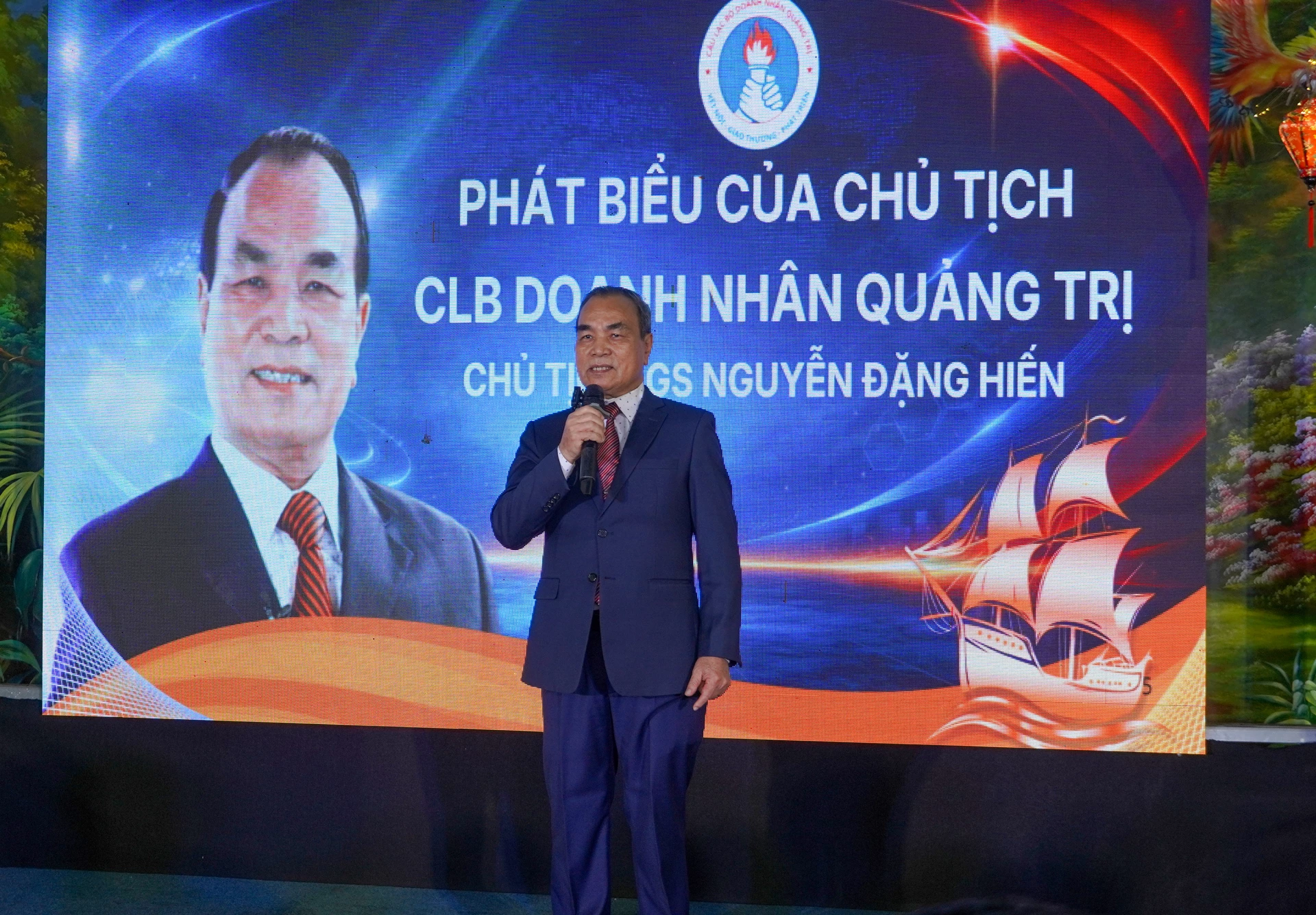 Chủ tịch CLB Doanh nhân Quảng Trị tại TP. Hồ Chí Minh Nguyễn Đặng Hiến phát biểu tại lễ khai mạc - Ảnh: N.H
