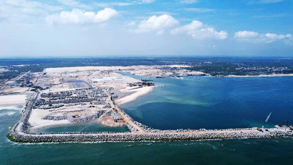 Toàn cảnh đại công trường Cảng nước sâu Mỹ Thủy - Ảnh: T.L