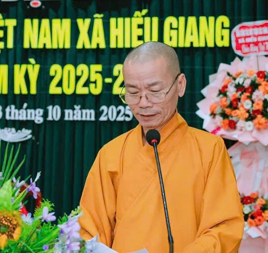 Thượng tọa Thích Minh Nhơn - Trụ trì chùa Kim Sơn, xã Hiếu Giang tại Đại hội đại biểu MTTQVN xã nhiệm kỳ 2025-2030 - Ảnh: V.A