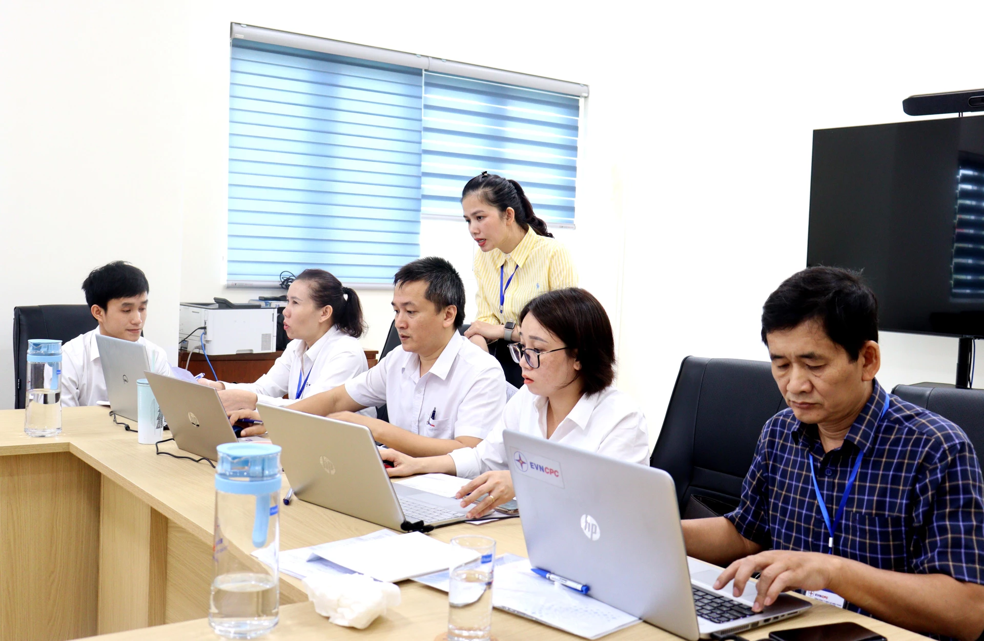 Ứng dụng công nghệ số trong công tác kiểm tra, đánh giá năng lực chuyên môn - Ảnh: V.M