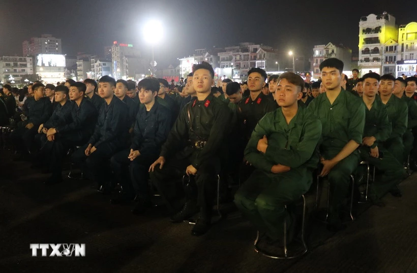 Thanh niên Bắc Ninh sẵn sàng lên đường nhập ngũ. (Ảnh: Thái Hùng/TTXVN)