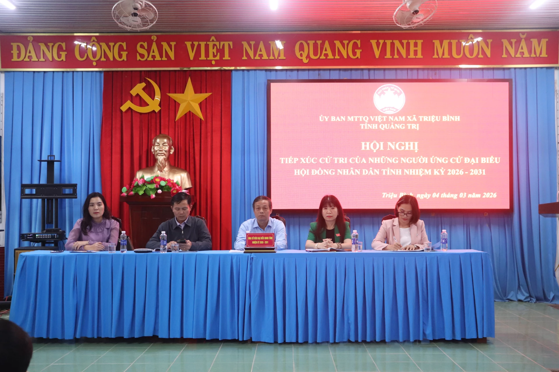 Những người ứng cử HĐND tỉnh nhiệm kỳ 2026 - 2031 tại tổ bầu cử số 5 - Ảnh: T.P