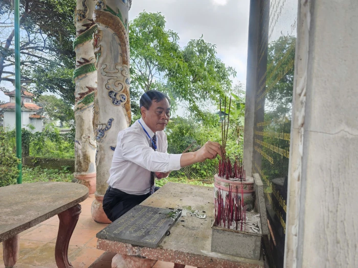 Đồng chí Phó Bí thư Tỉnh ủy, Chủ tịch HĐND tỉnh kiểm tra thực địa điểm di tích tại xã Triệu Cơ