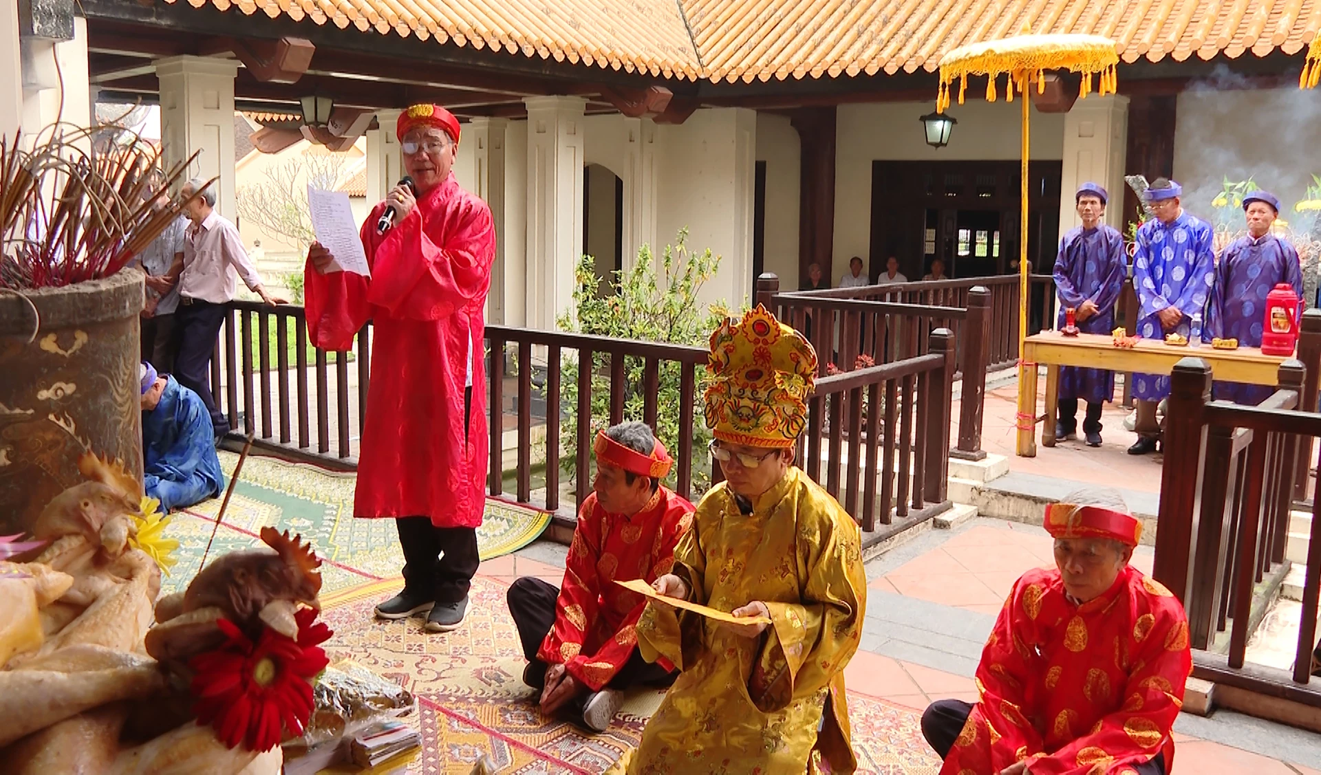 Nghi lễ tế tại đình làng Phan Long - Ảnh: HL