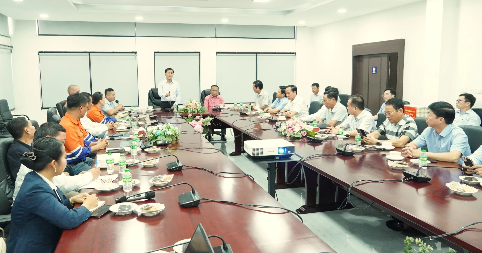 Quang cảnh buổi làm việc - Ảnh: Q.V