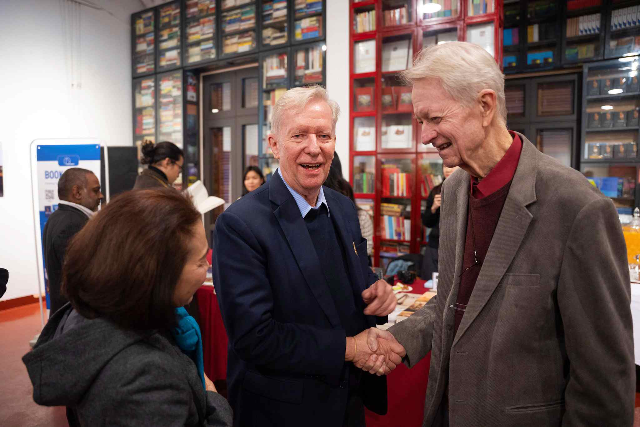 Tình bạn giữa Thomas Bo Pedersen và Chuck Searcy (phải) đã bền chặt nhiều năm-Ảnh: NVCC