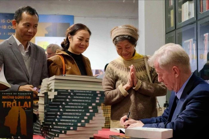 'Những bóng ma trở lại' hàn gắn nỗi đau chiến tranh