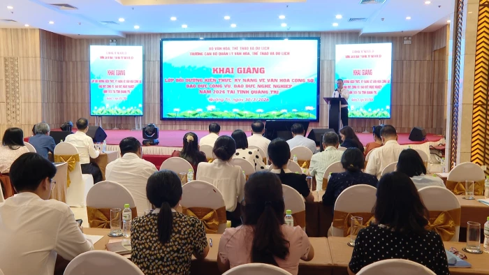 Bồi dưỡng kiến thức, kỹ năng về văn hóa công sở, đạo đức công vụ, đạo đức nghề nghiệp