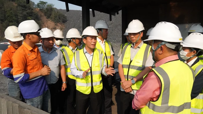 Đồng chí Bí thư Tỉnh ủy Quảng Trị thăm và làm việc với Công ty TNHH Nhiệt điện Xê Kông (Lào)