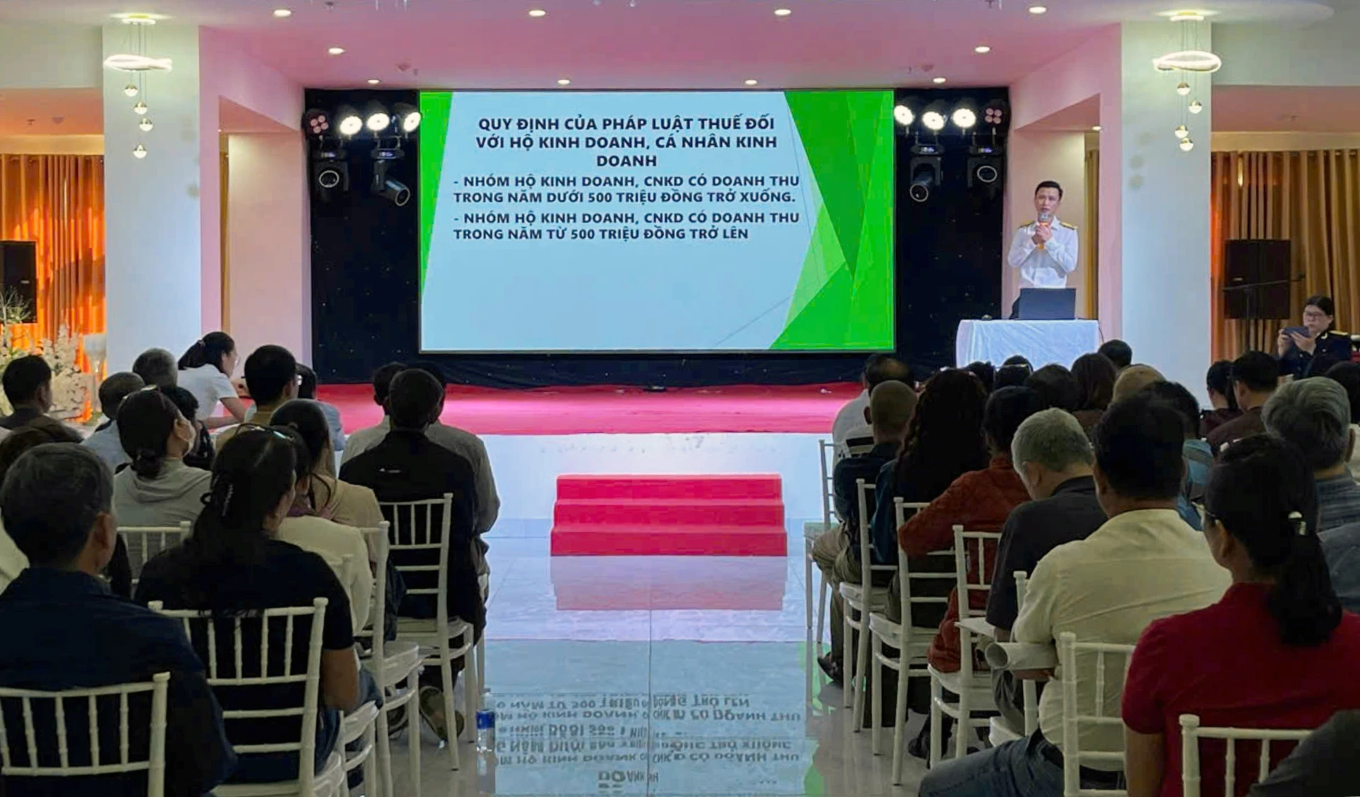 Thuế cơ sở 3 tổ chức hội nghị tập huấn chính sách thuế mới cho hộ kinh doanh, cá nhân kinh doanh - Ảnh: PV