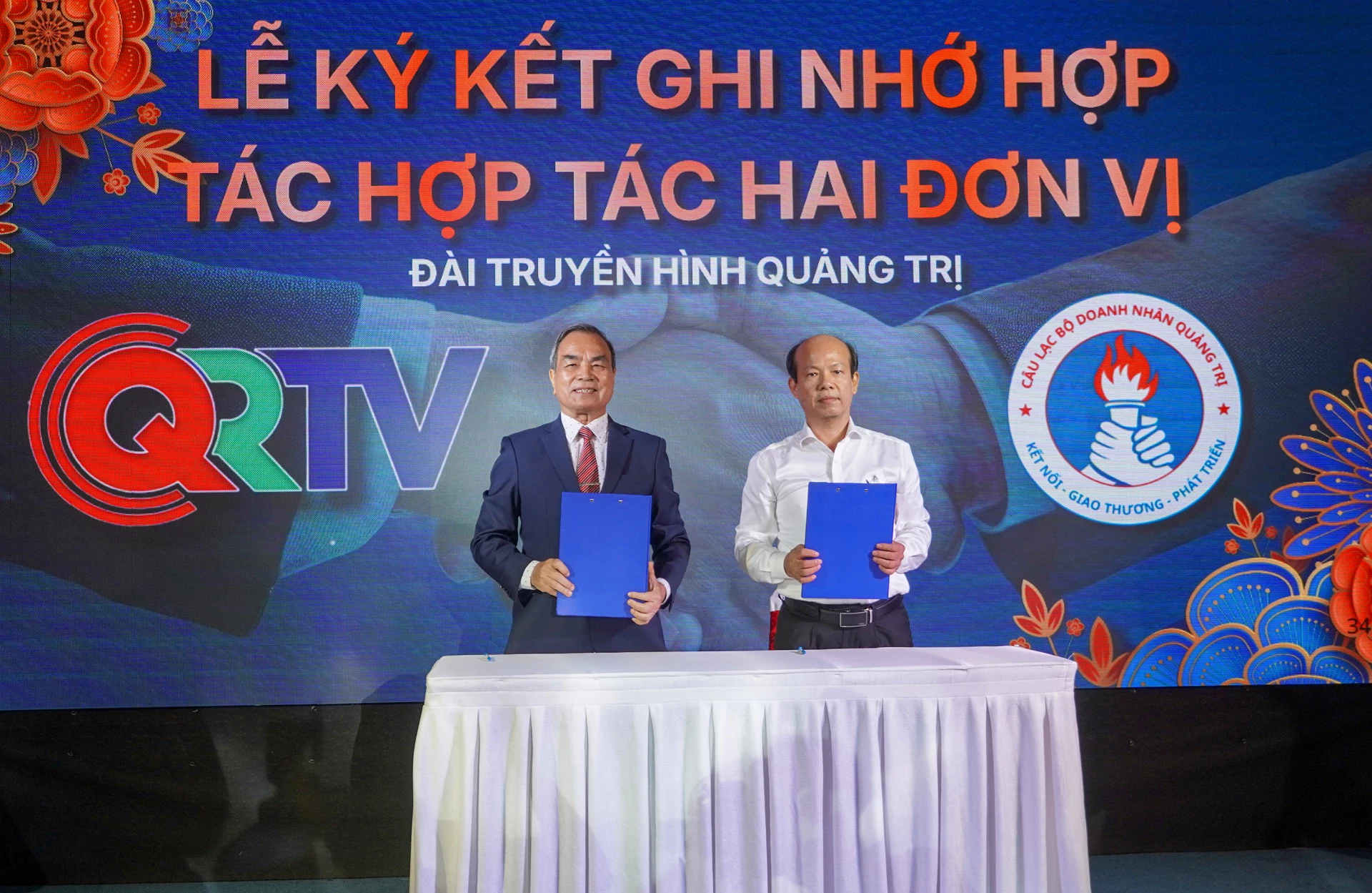 CLB Doanh nhân Quảng Trị tại TP. Hồ Chí Minh ký kết Biên bản thoả thuận hợp tác truyền thông với Báo và Phát thanh, Truyền hình Quảng Trị - Ảnh: N.H