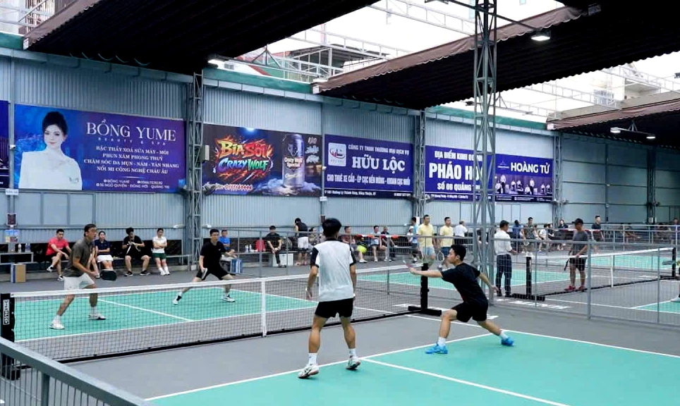 Ngay sau lễ khai mạc, các vận động viên thi đấu với tinh thần đoàn kết, cống hiến nhiều trận đấu sôi nổi, hấp dẫn - Ảnh: T.Đ.