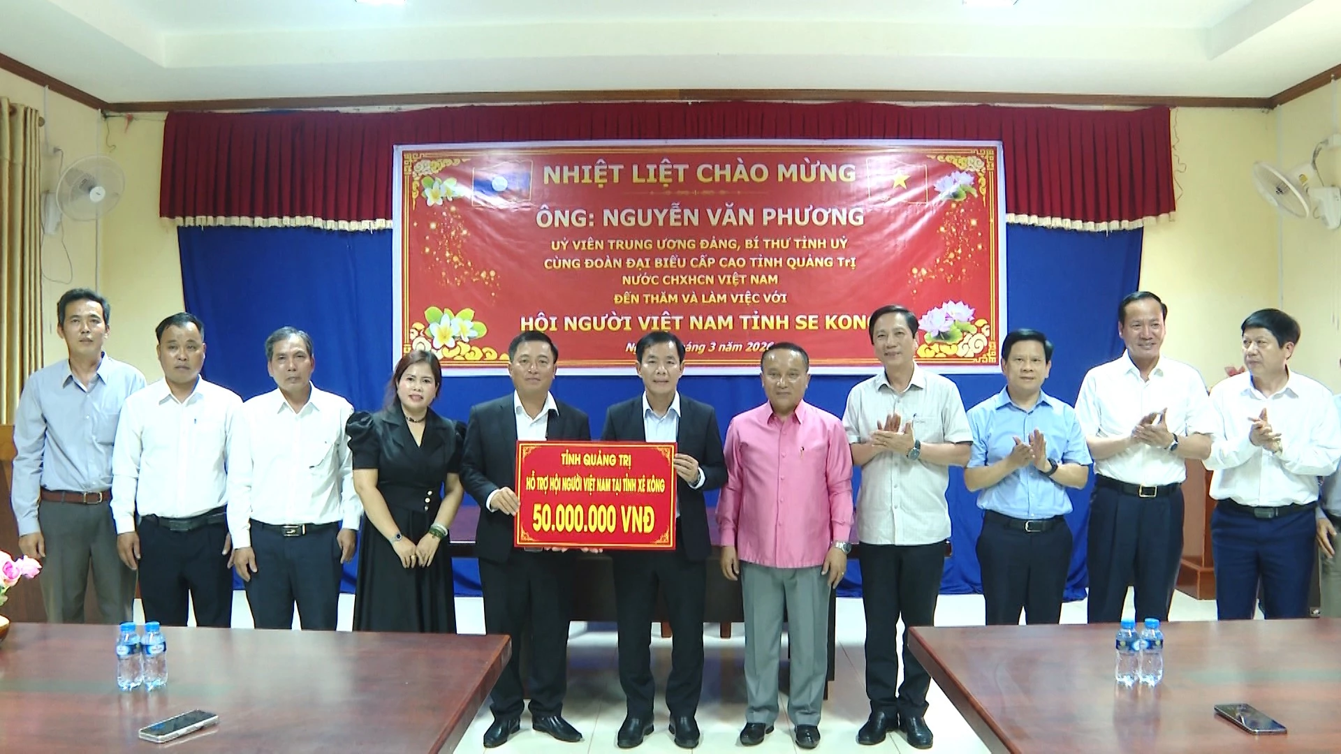 Đồng chí Nguyễn Văn Phương, Bí thư Tỉnh ủy Quảng Trị thăm Hội Người Việt Nam tỉnh Xê Kông