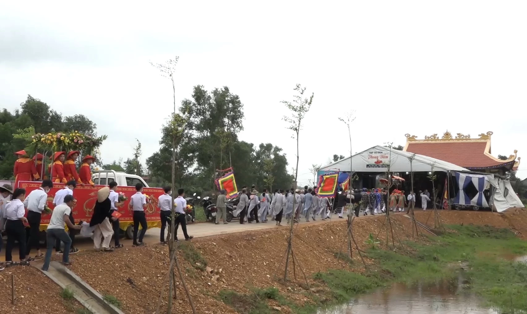 Lễ rước tượng Thái phó Nguyễn Ư Dĩ về đền thờ được xây dựng năm 2022 tại xã Ái Tử hiện nay - Ảnh: Cảnh Thu