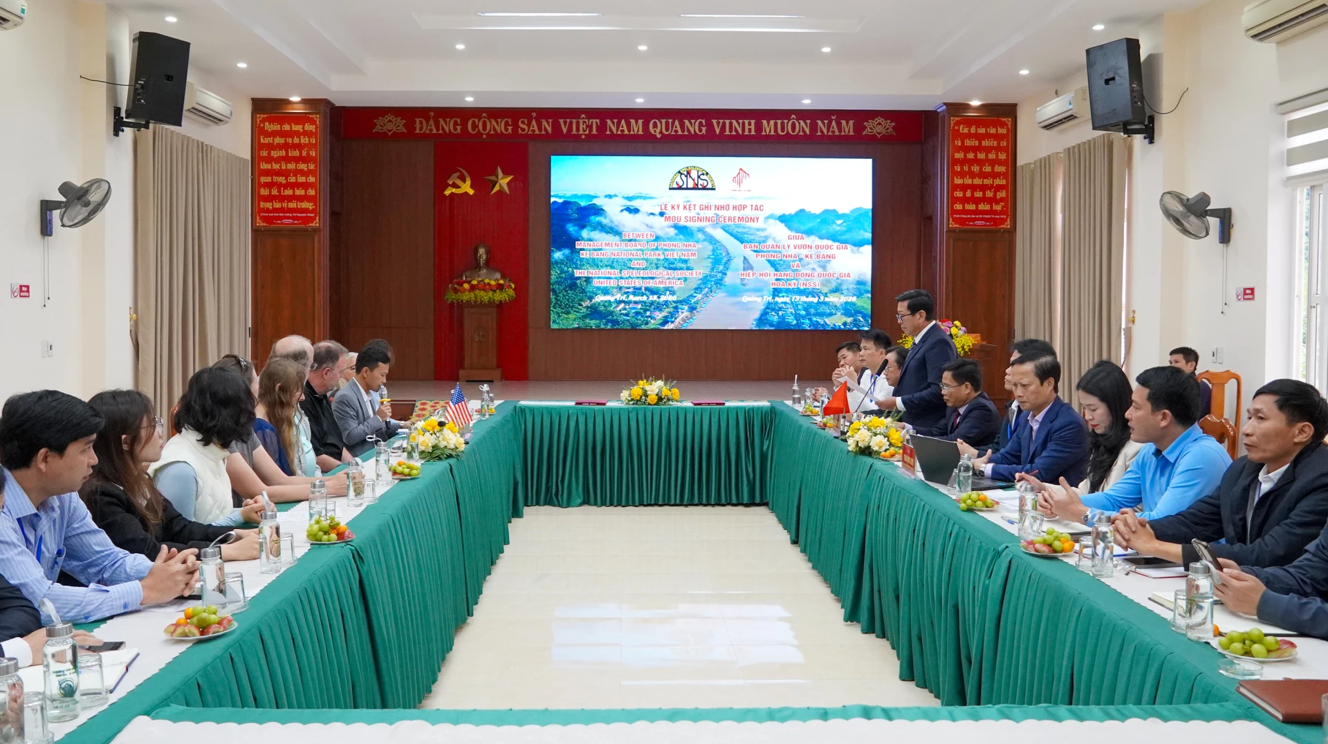 Quang cảnh buổi làm việc - Ảnh: N.H