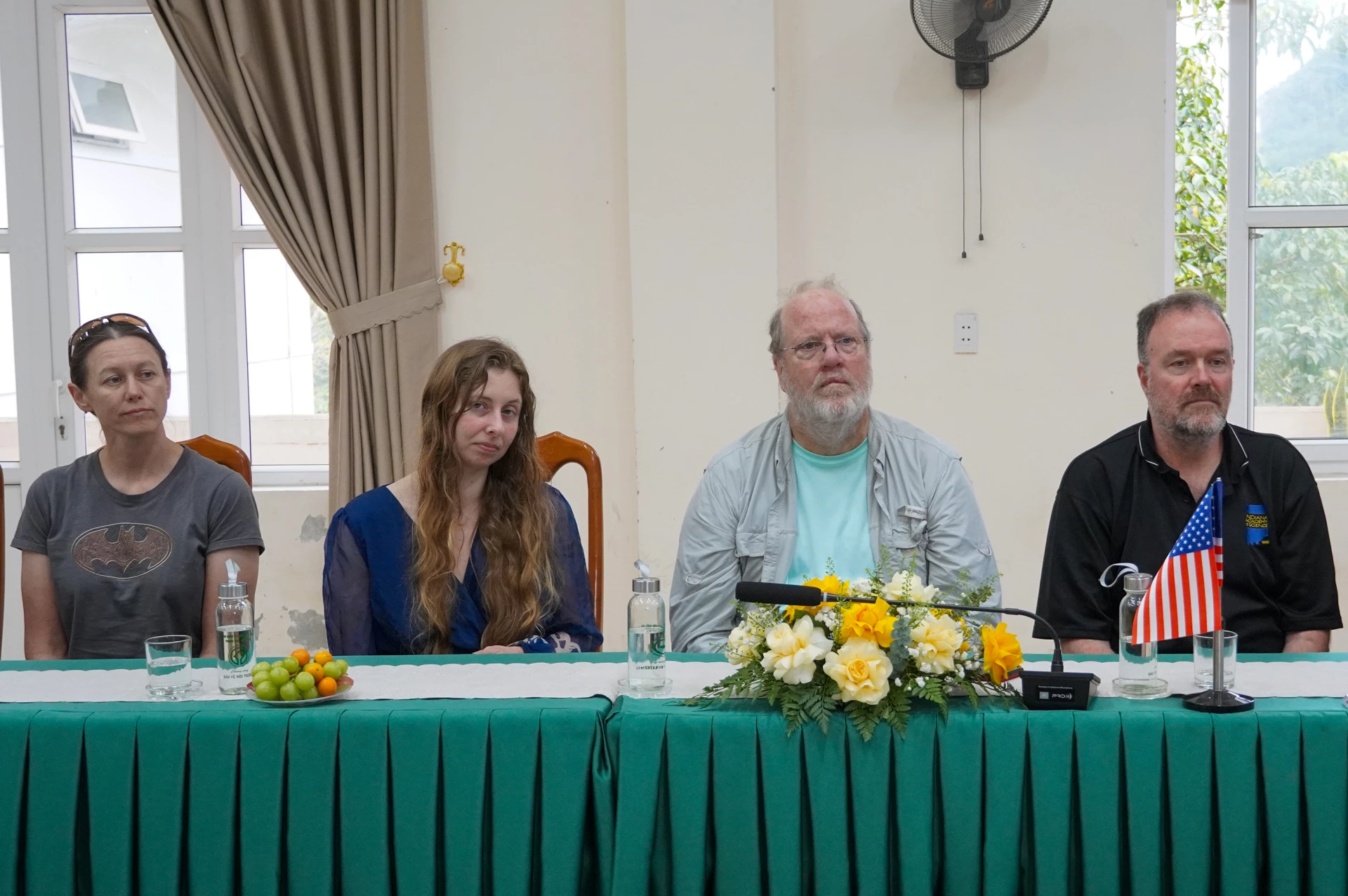 Đại diện Hiệp hội hang động Quốc gia Hoa Kỳ tại buổi làm việc - Ảnh: N.H