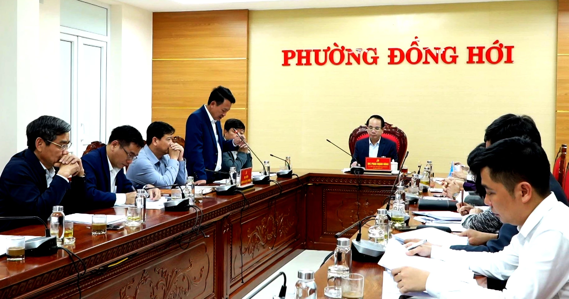 Đại diện các xã báo cáo tình hình - Ảnh: H.Tr.