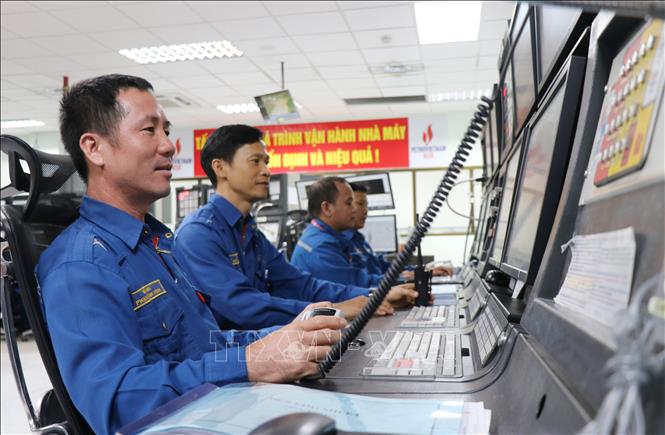 Nhà máy lọc dầu Dung Quất vận hành 120% công suất gia tăng nguồn cung cho thị trường trong nước. Ảnh: Phạm Cường/TTXVN