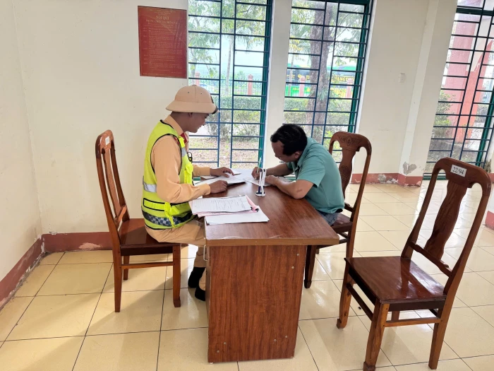 Xử phạt gần 200 triệu đồng đối với xe khách chở quá số người quy định