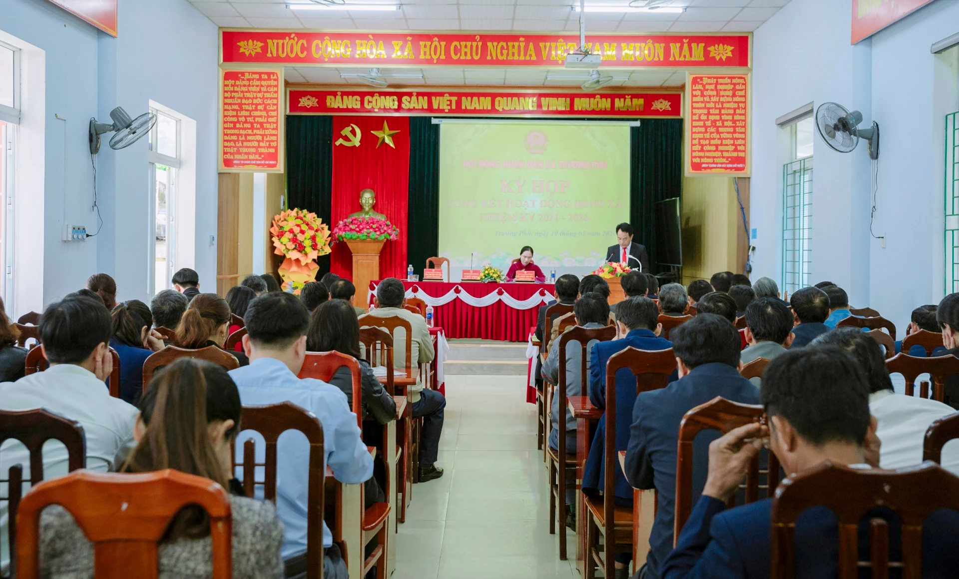 Quang cảnh kỳ hợp - Ảnh: H.T