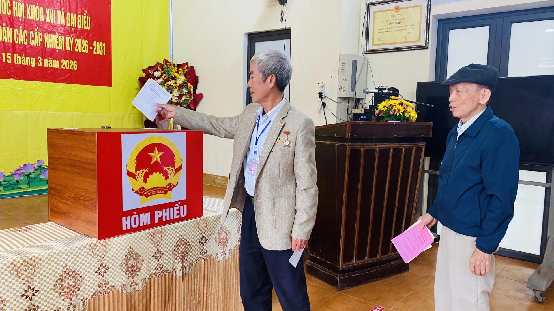 Tại khu vực bỏ phiếu số 16 thôn Phan Xá, xã Lệ Thuỷ có tổng số 675 cử tri tham gia bỏ phiếu - Ảnh: T.L