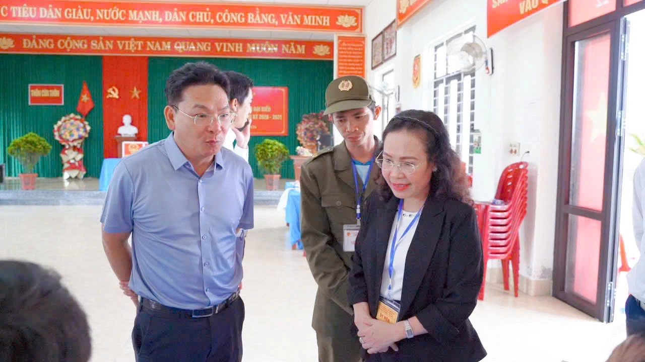 Công tác bỏ phiếu được triển khai nghiêm túc, đúng quy định - Ảnh: LT