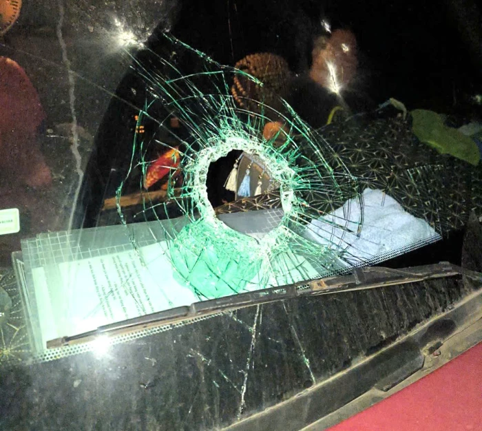 Nhiều xe tải vỡ kính khi lưu thông trên cao tốc đoạn qua tỉnh Quảng Trị