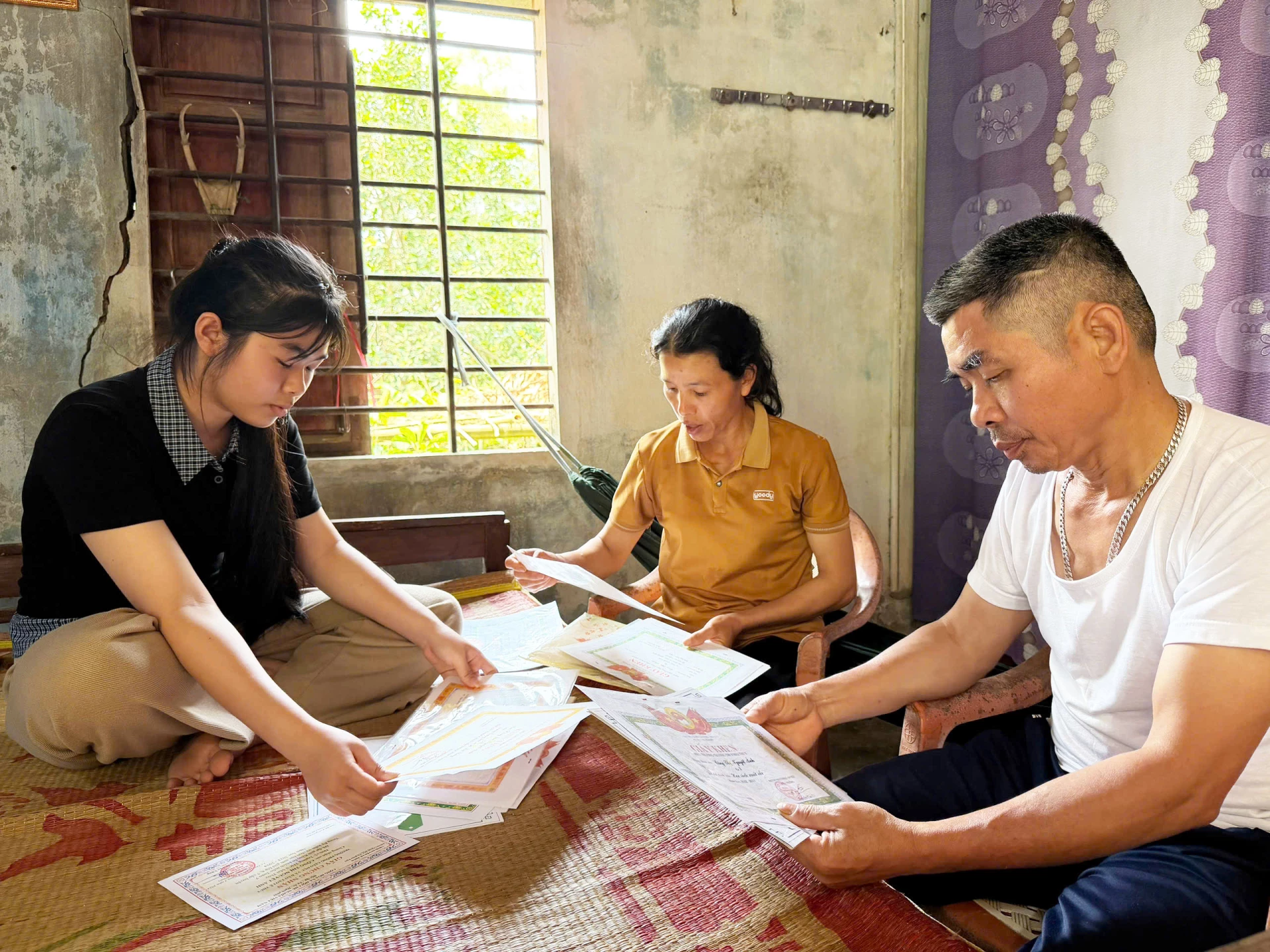 Suốt 4 năm học, Công Thị Nguyệt Ánh luôn đạt danh hiệu học sinh giỏi toàn diện -Ảnh: N.V