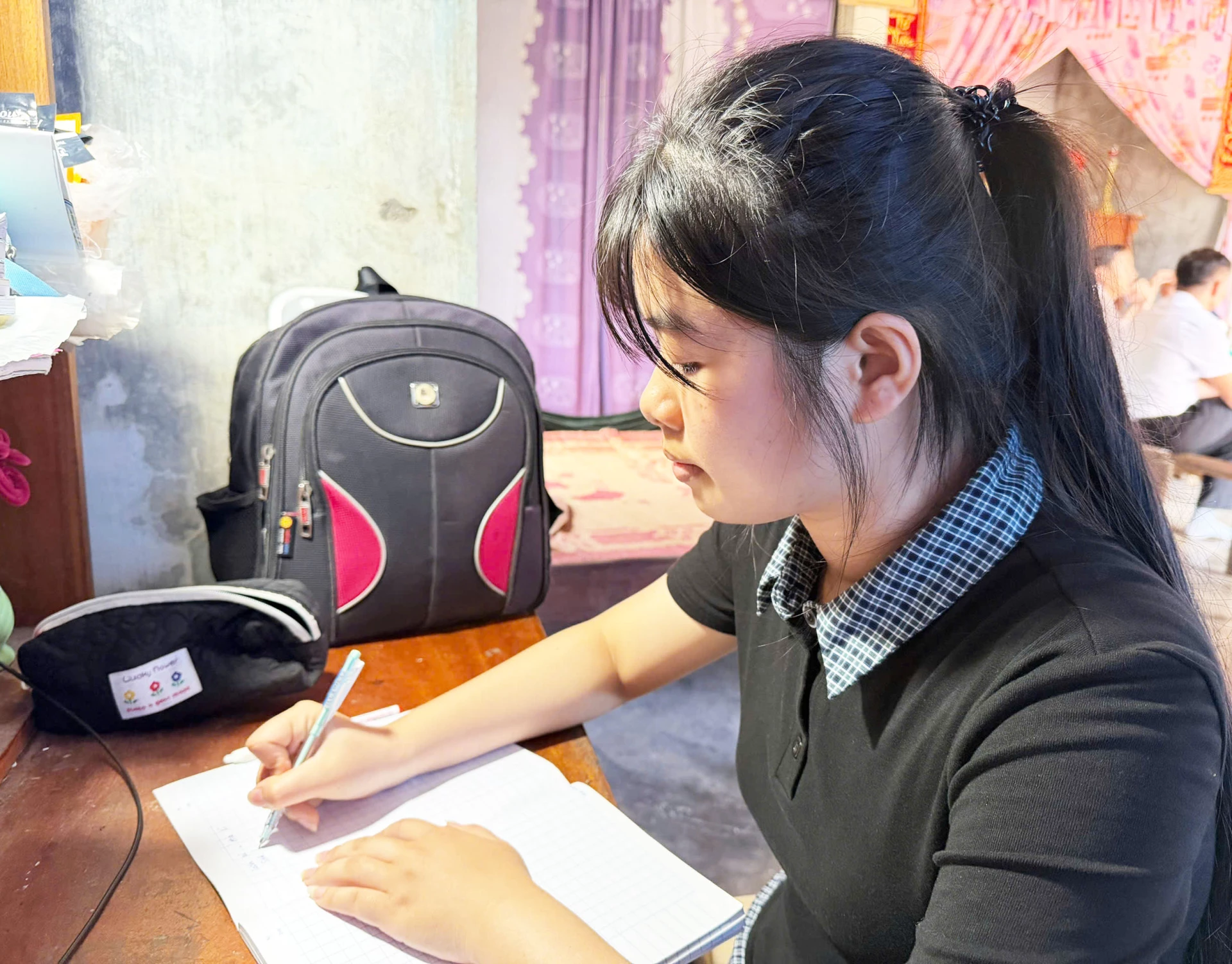 Góc học tập của Công Thị Nguyệt Ánh tại nhà riêng -Ảnh: N.V