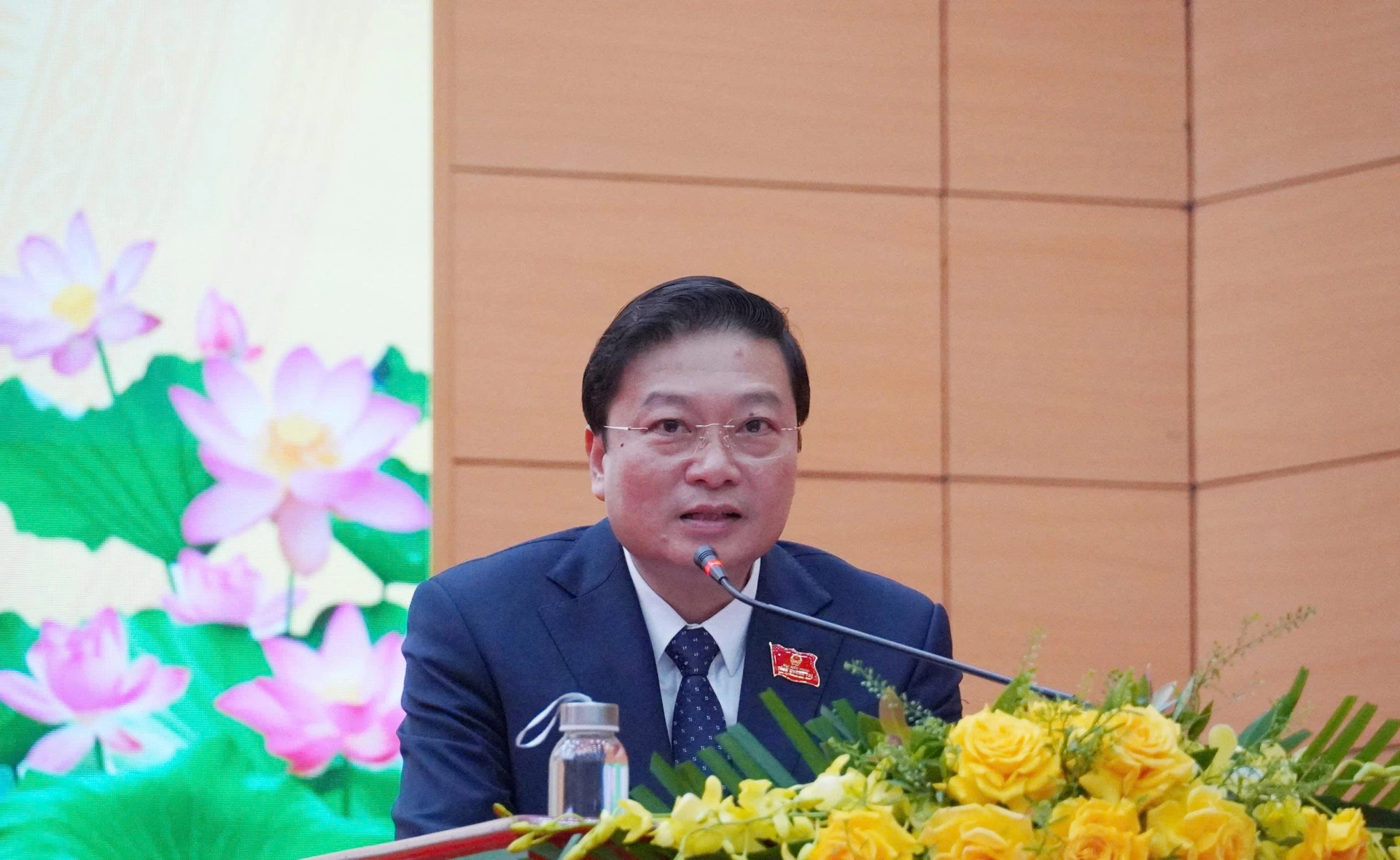 Đồng chí Lê Hồng Vinh, Phó Bí thư Tỉnh ủy, Chủ tịch UBND tỉnh phát biểu nhận nhiệm vụ - Ảnh: X.P