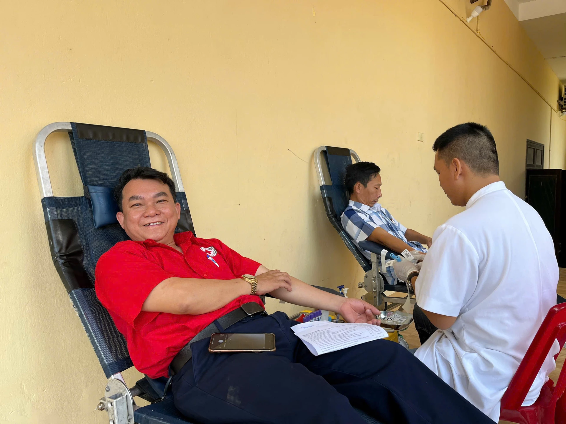 Hoạt động hiến máu tình nguyện, góp phần bổ sung nguồn máu dự trữ cho công tác điều trị-Ảnh: K.S